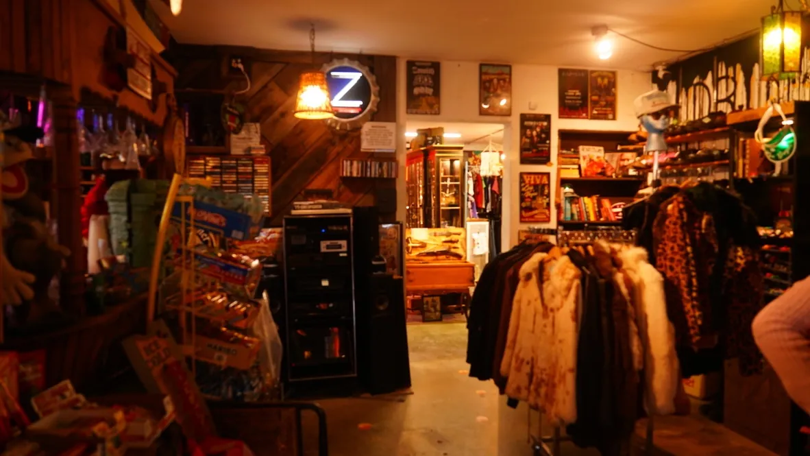 Barter Beer & Mall — interior photograph