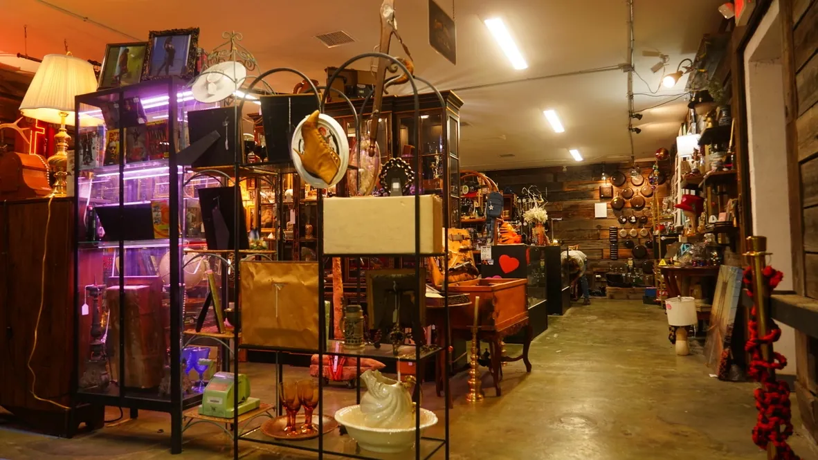 Barter Beer & Mall — interior photograph