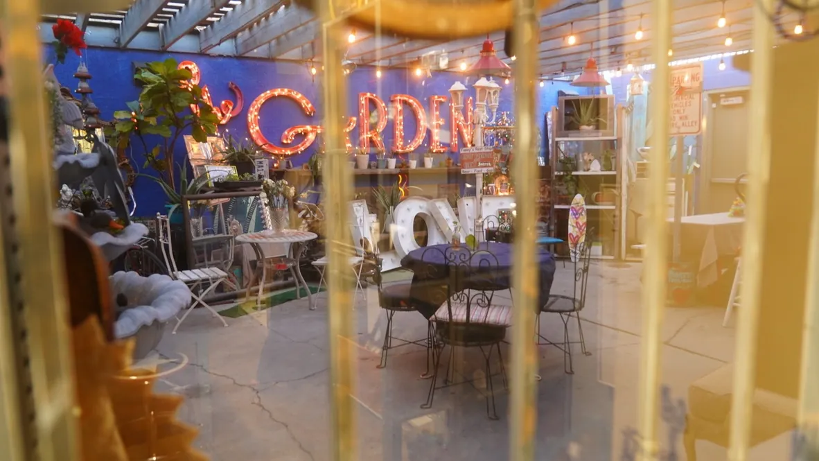 Barter Beer & Mall — interior photograph