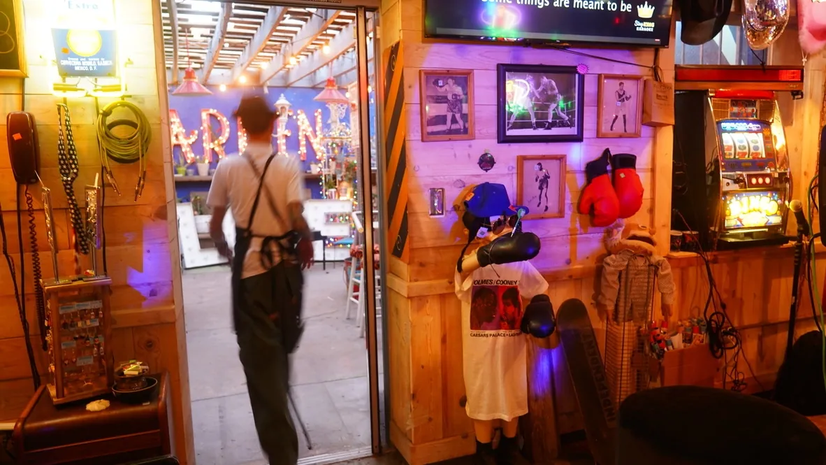 Barter Beer & Mall — interior photograph
