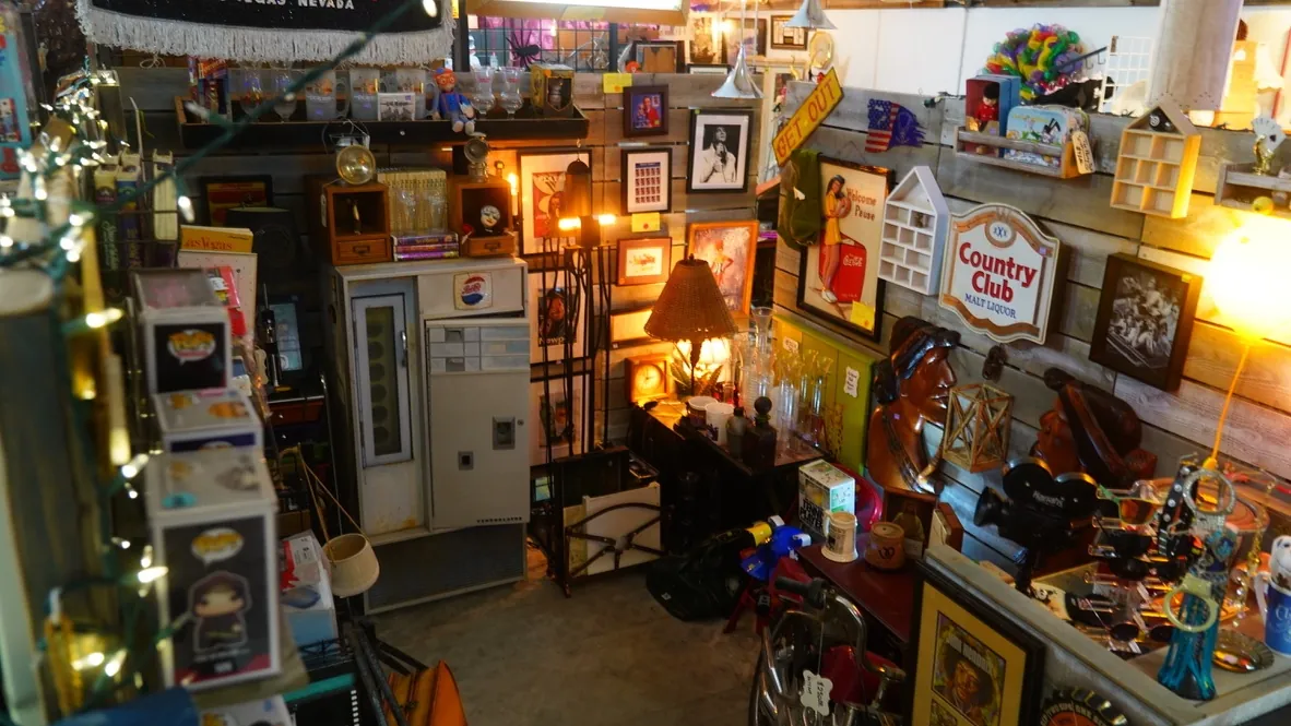 Barter Beer & Mall — interior photograph
