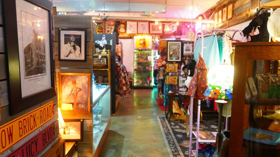 Barter Beer & Mall — interior photograph