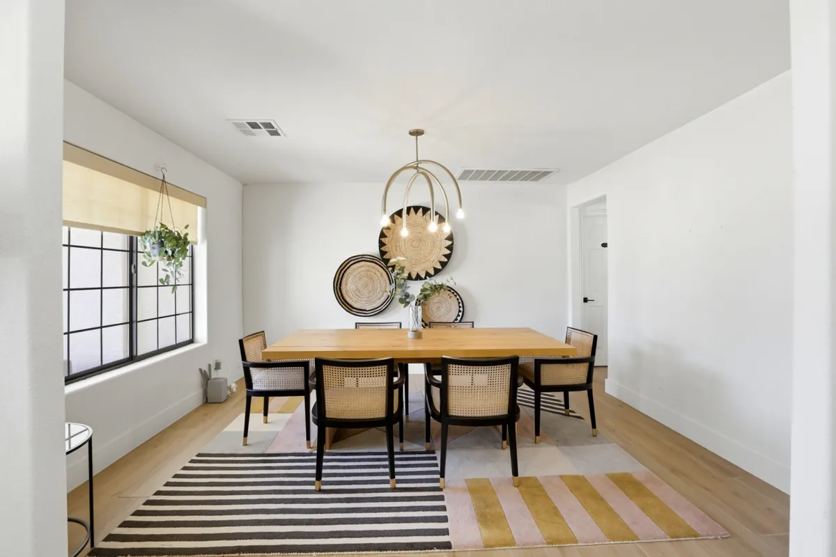 Essie House — interior photograph