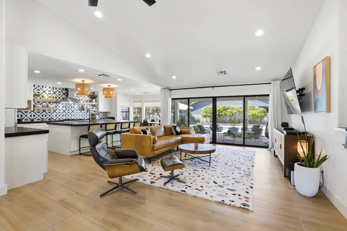 Essie House — interior photograph