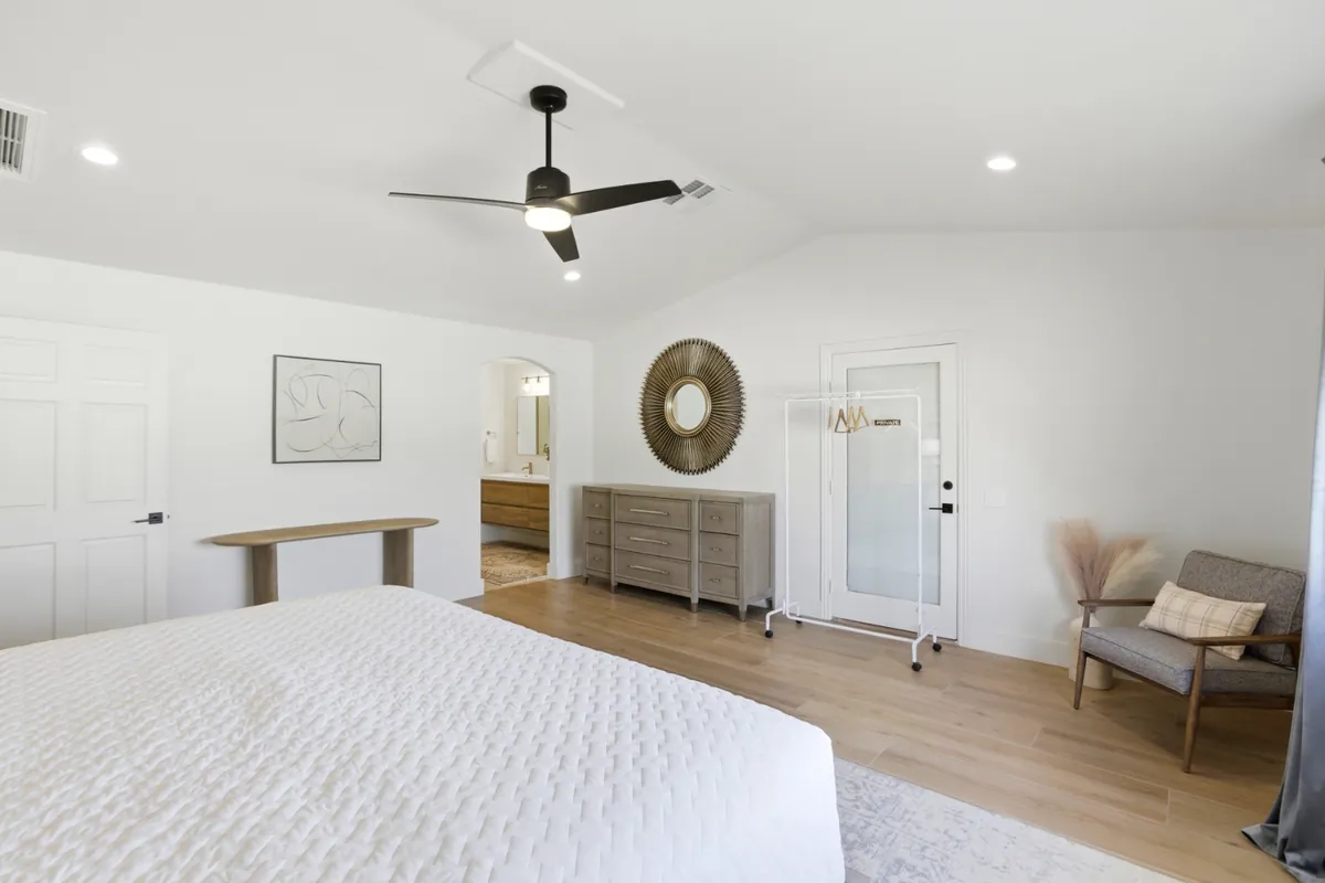Essie House — interior photograph