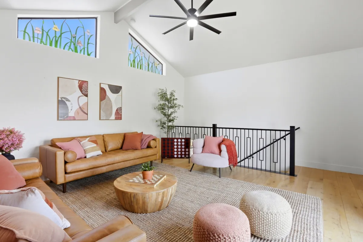 Essie House — interior photograph