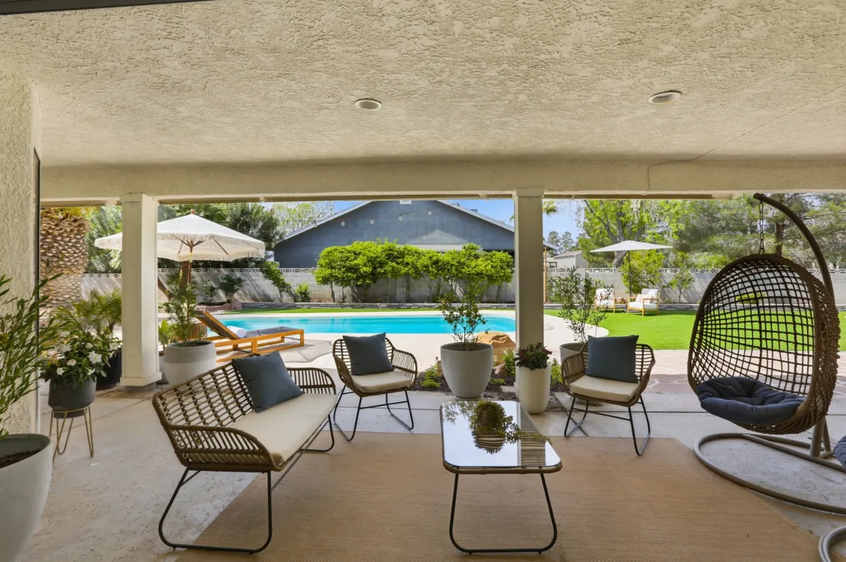Essie House — interior photograph