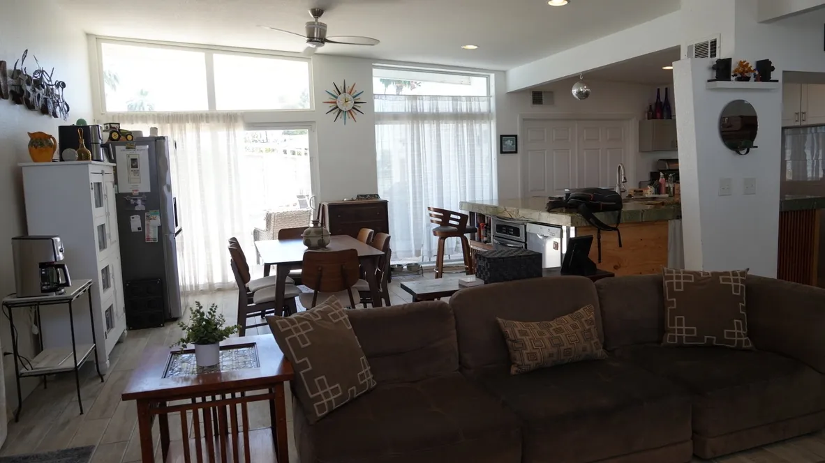 Ottawa Circle — interior photograph