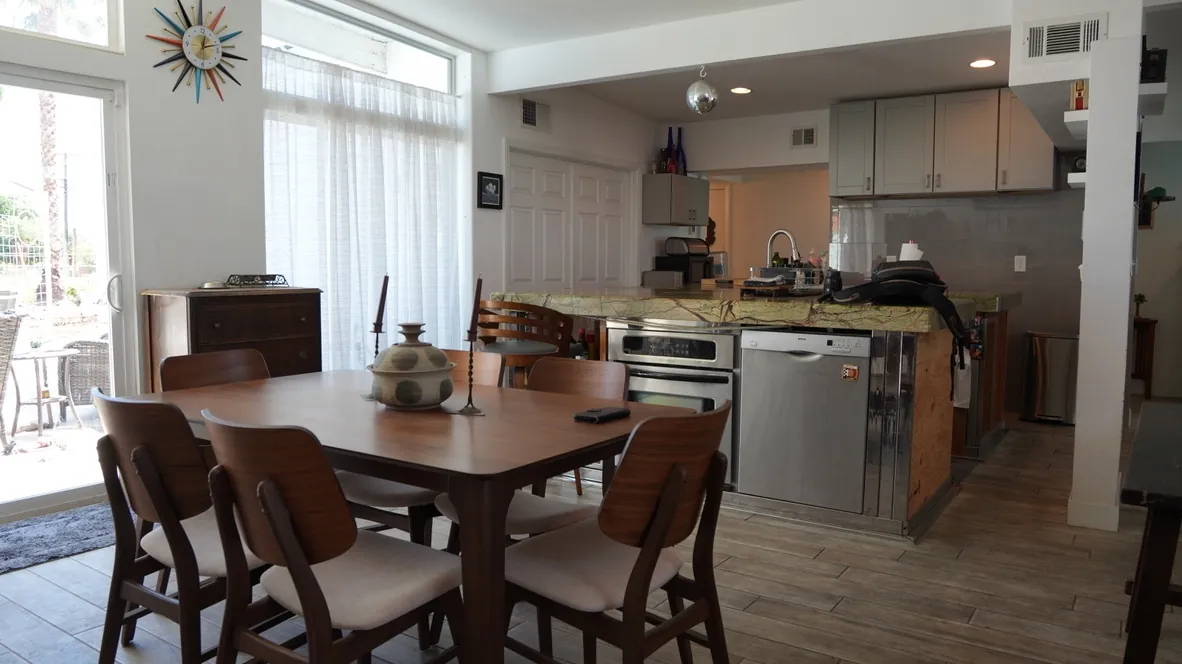 Ottawa Circle — interior photograph