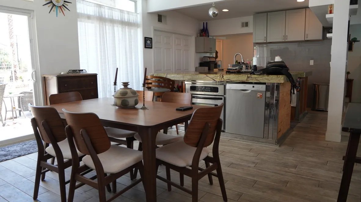 Ottawa Circle — interior photograph