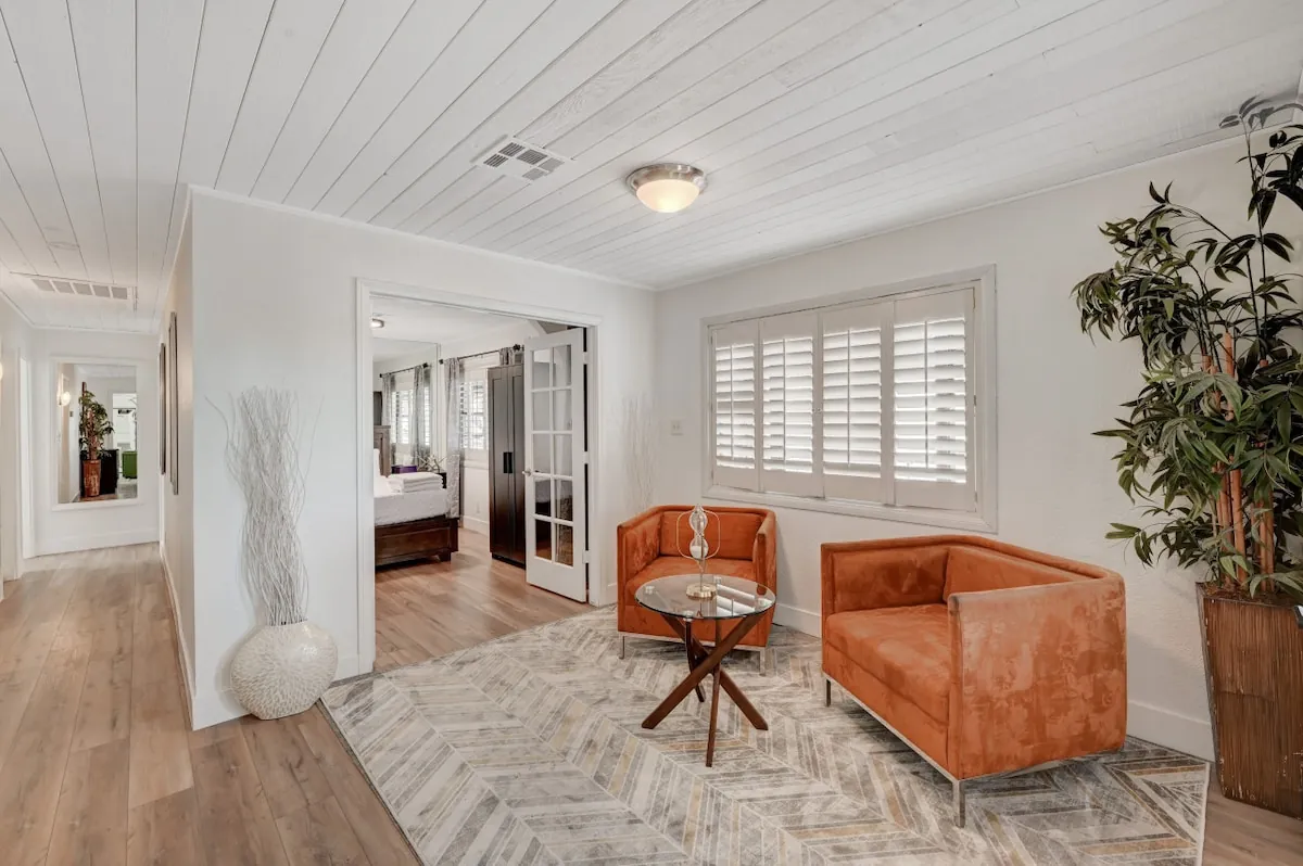 Zen Paradise — interior photograph