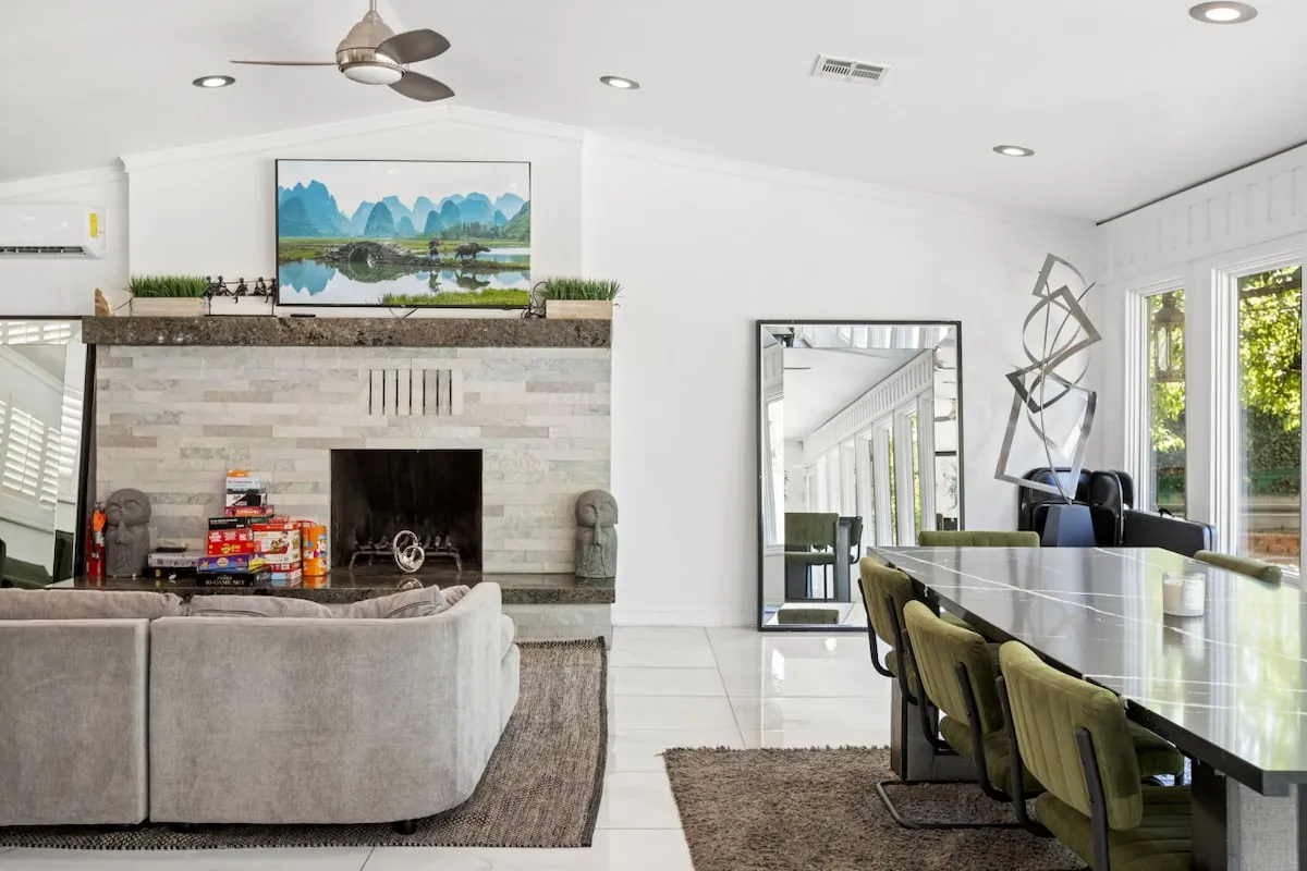 Zen Paradise — interior photograph