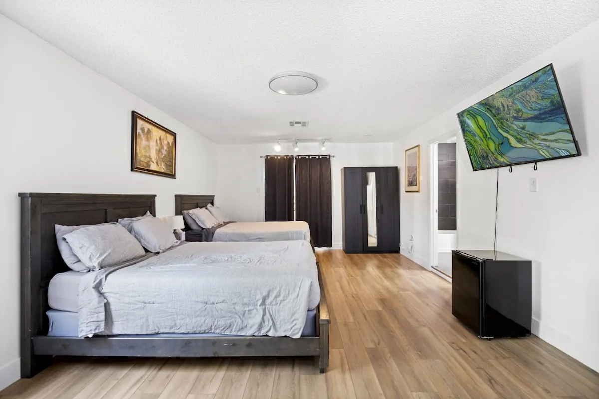 Zen Paradise — interior photograph
