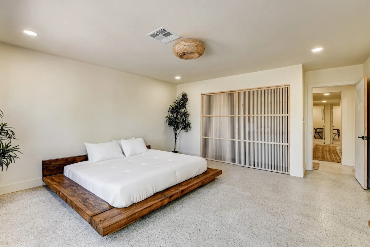 Zen Paradise — interior photograph