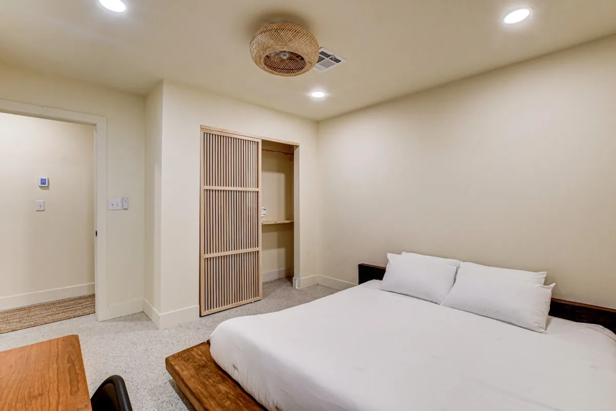 Zen Paradise — interior photograph