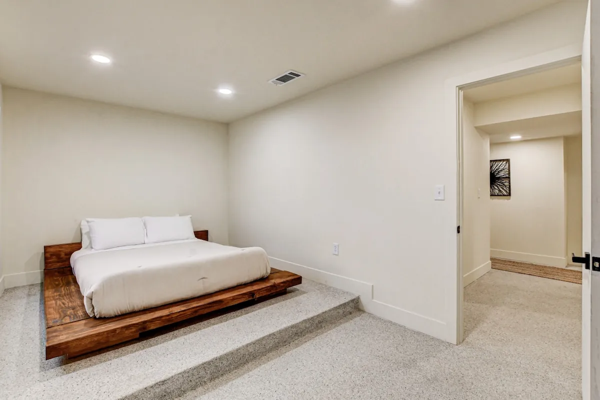 Zen Paradise — interior photograph