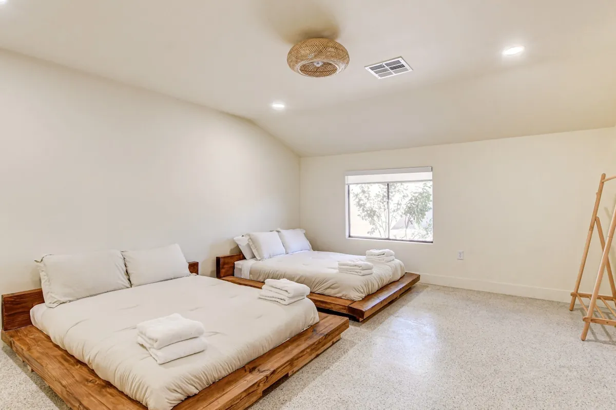 Zen Paradise — interior photograph