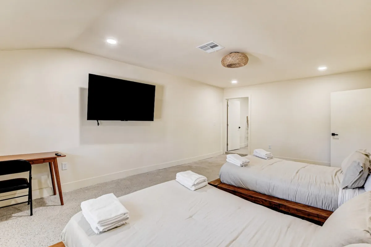 Zen Paradise — interior photograph