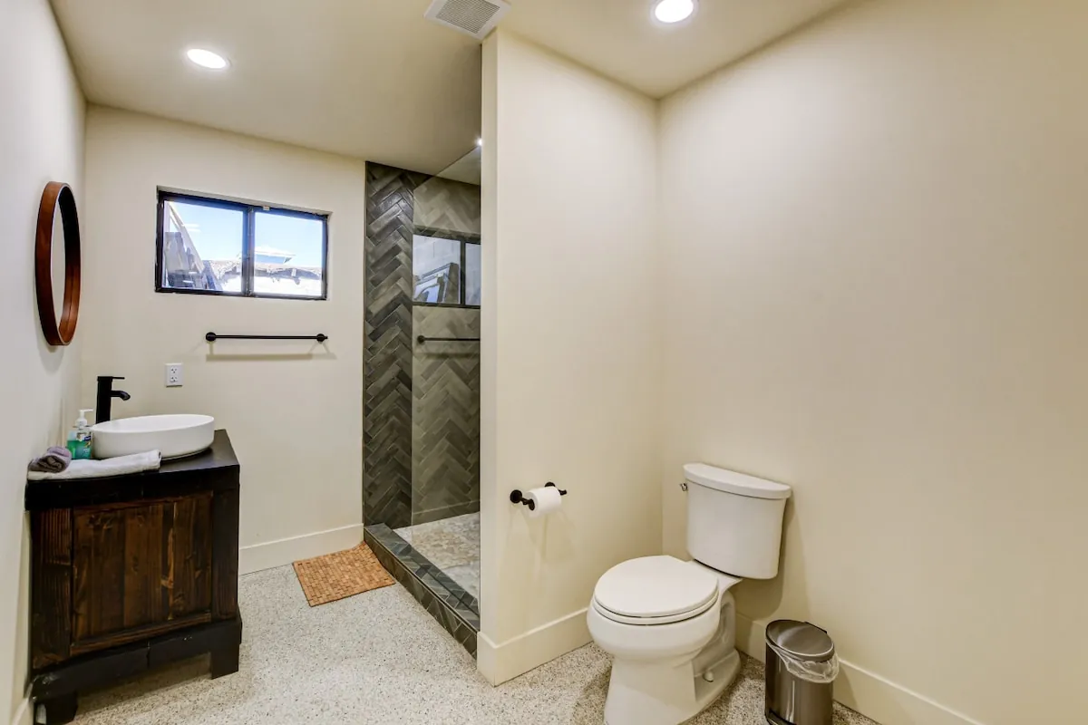 Zen Paradise — interior photograph