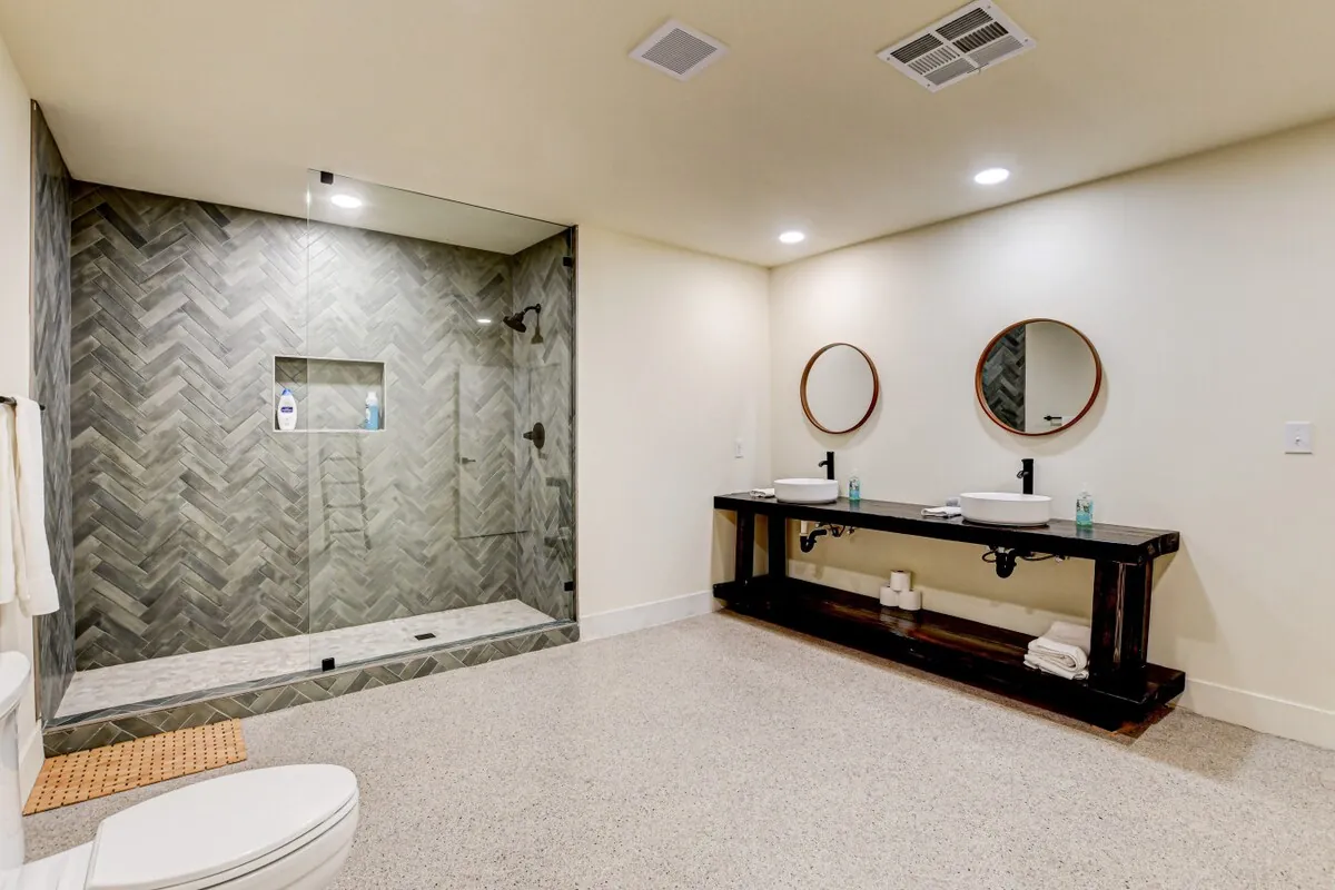 Zen Paradise — interior photograph