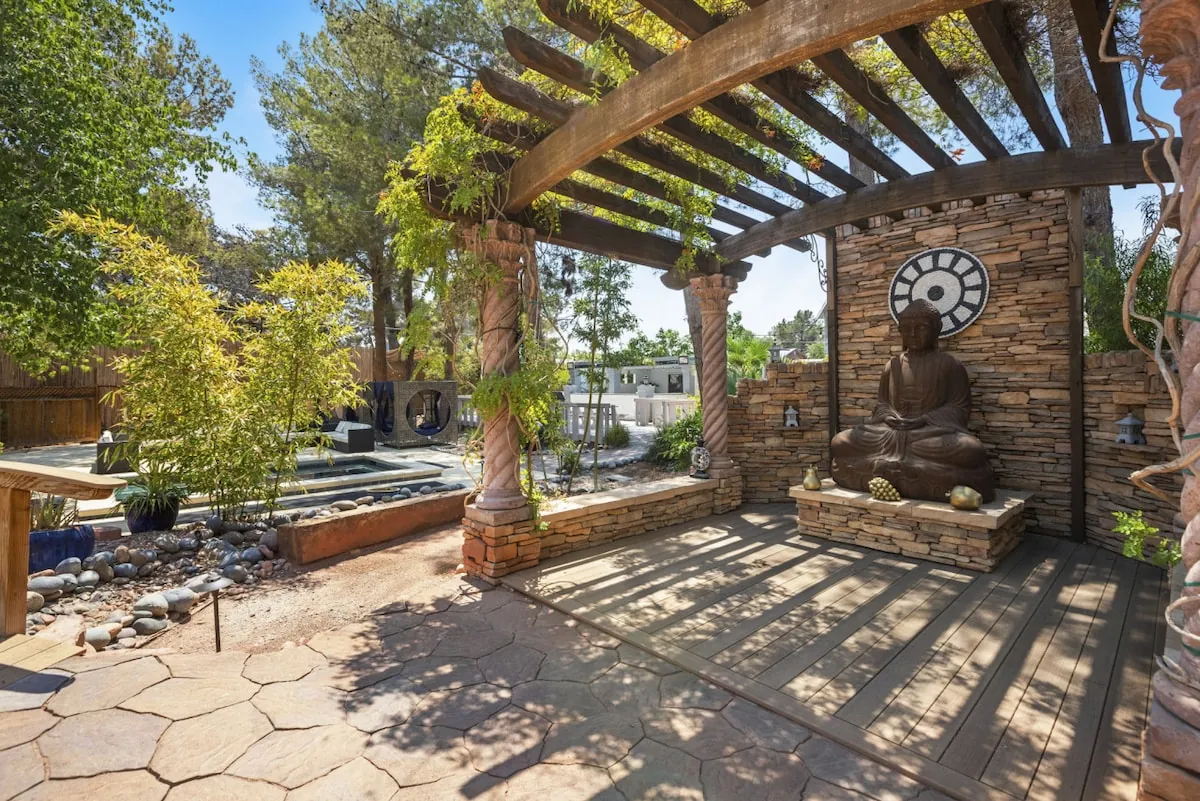 Zen Paradise — interior photograph