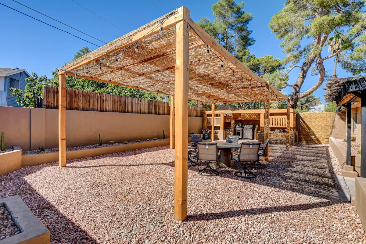 Zen Paradise — interior photograph